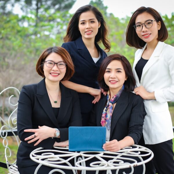 Praca hybrydowa – zarządzanie zespołem sprzedażowym w branży finansowej