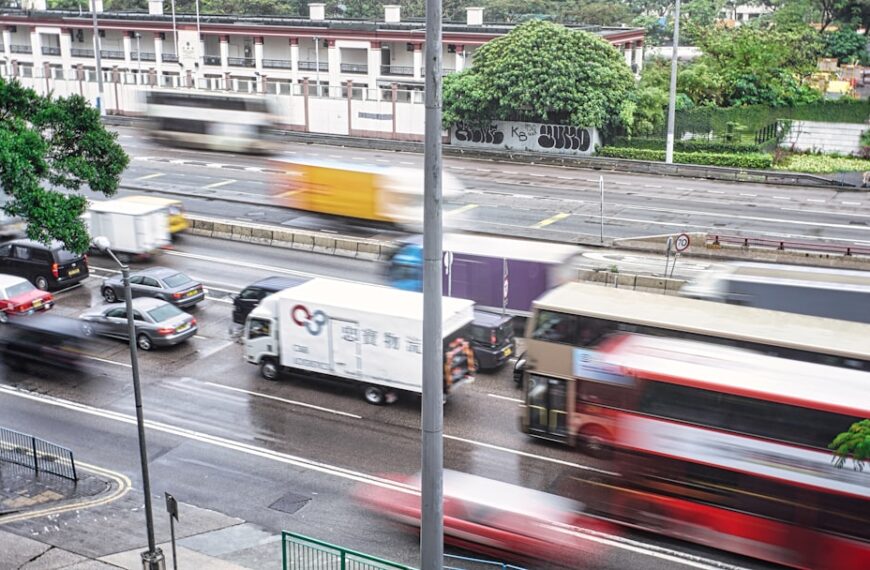 Leasing czy kredyt? Porównanie kosztów w firmach przewozowych z flotą do 5 aut