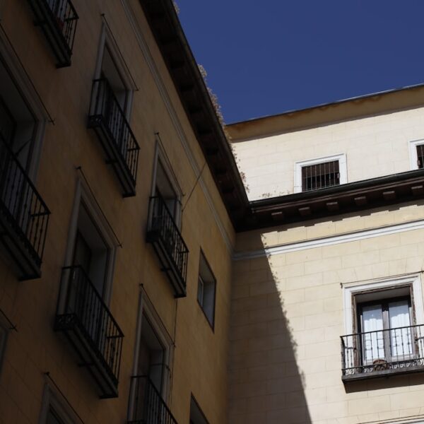 Podatek od sprzedaży nieruchomości – rozliczenie mieszkania po spadku po rodzicach